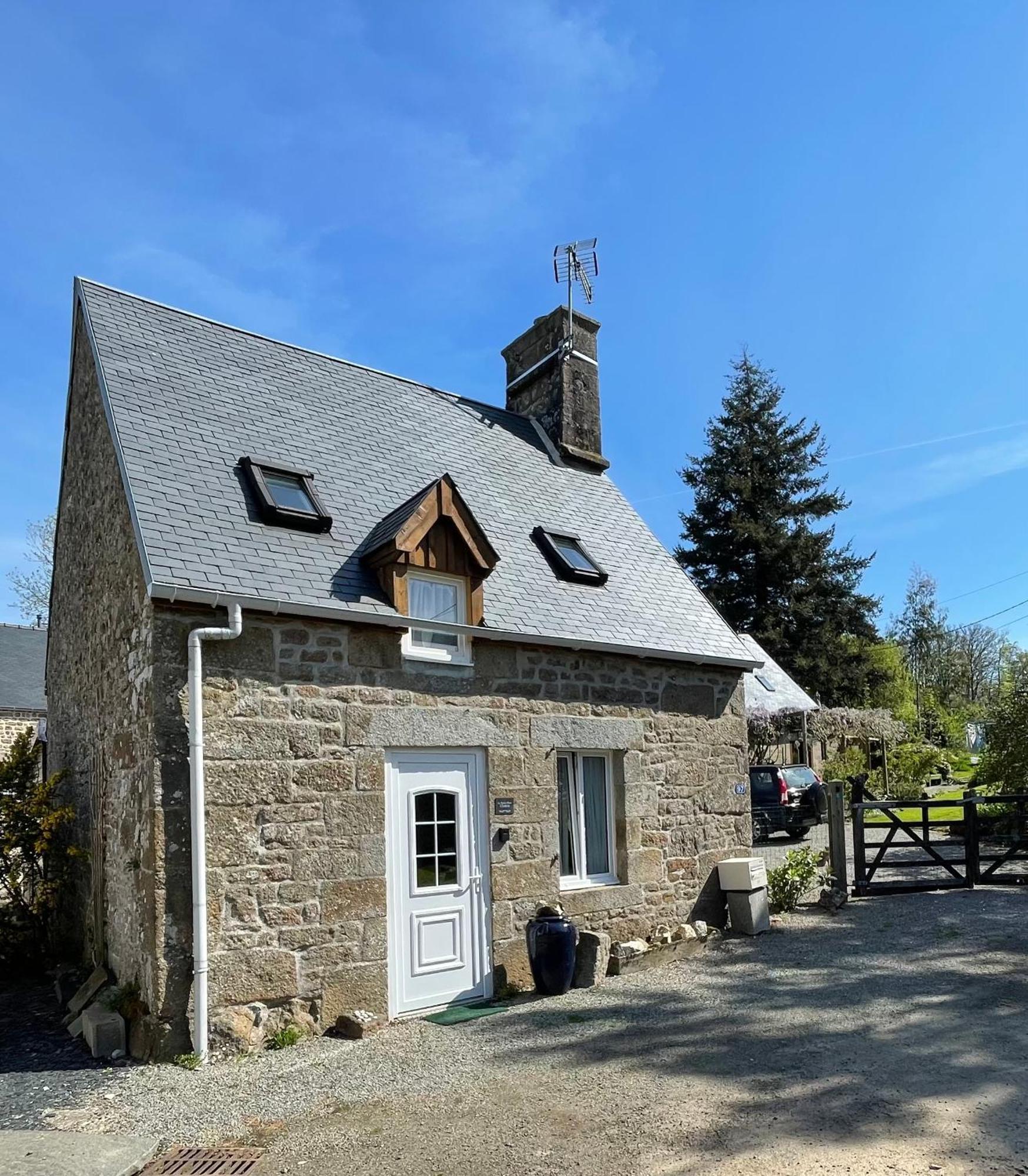 Le Petit Fleur - The Little Flower, Cosy Cottage Saint-Michel-de-Montjoie Екстериор снимка